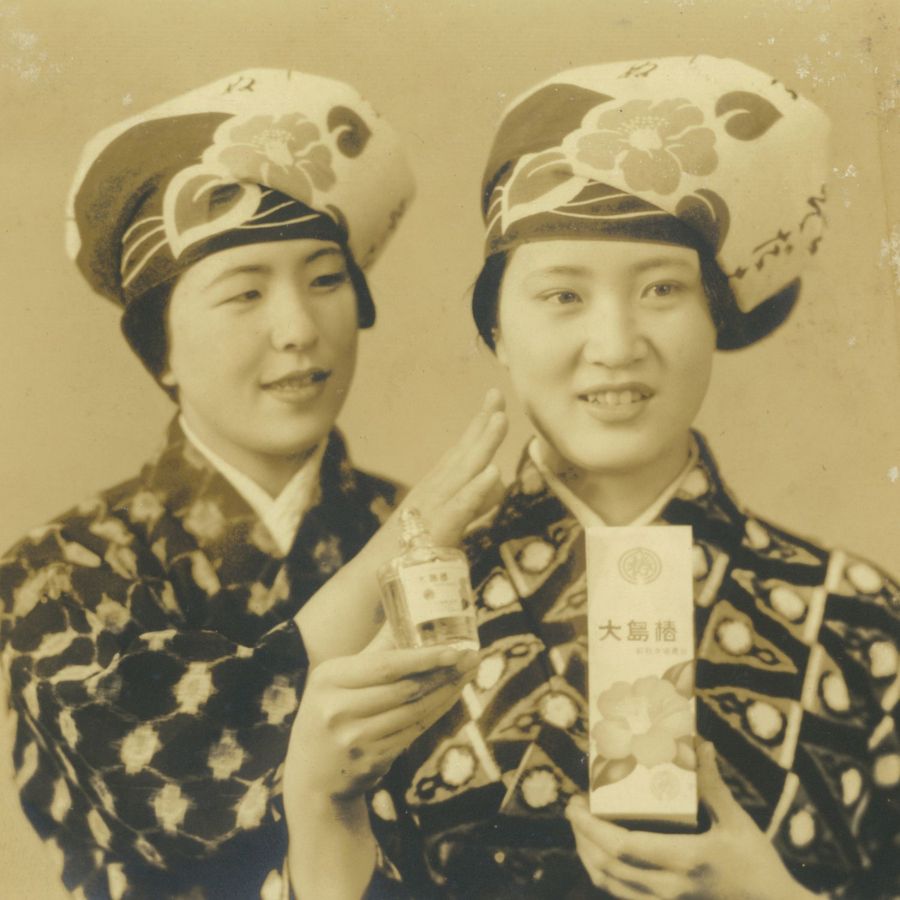 伊豆大島のアンコさんと大島椿